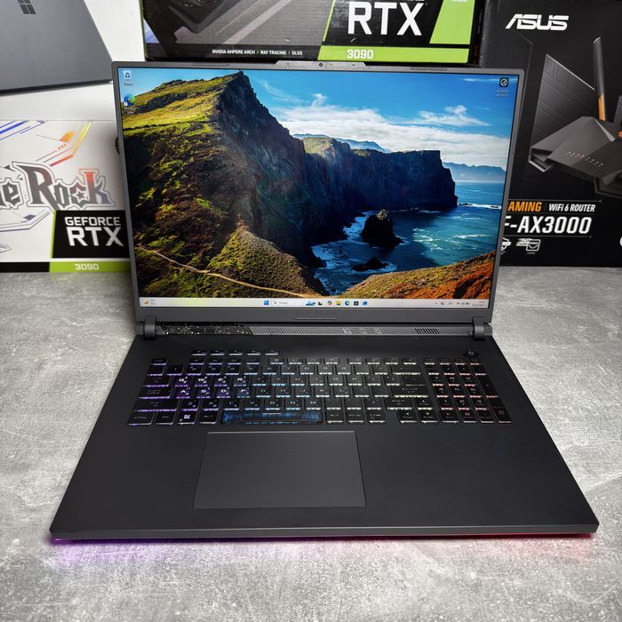 Asus Rog Strix G18 G814J i9-13980HX, RTX4070, 1TB SSD 16GB RAM