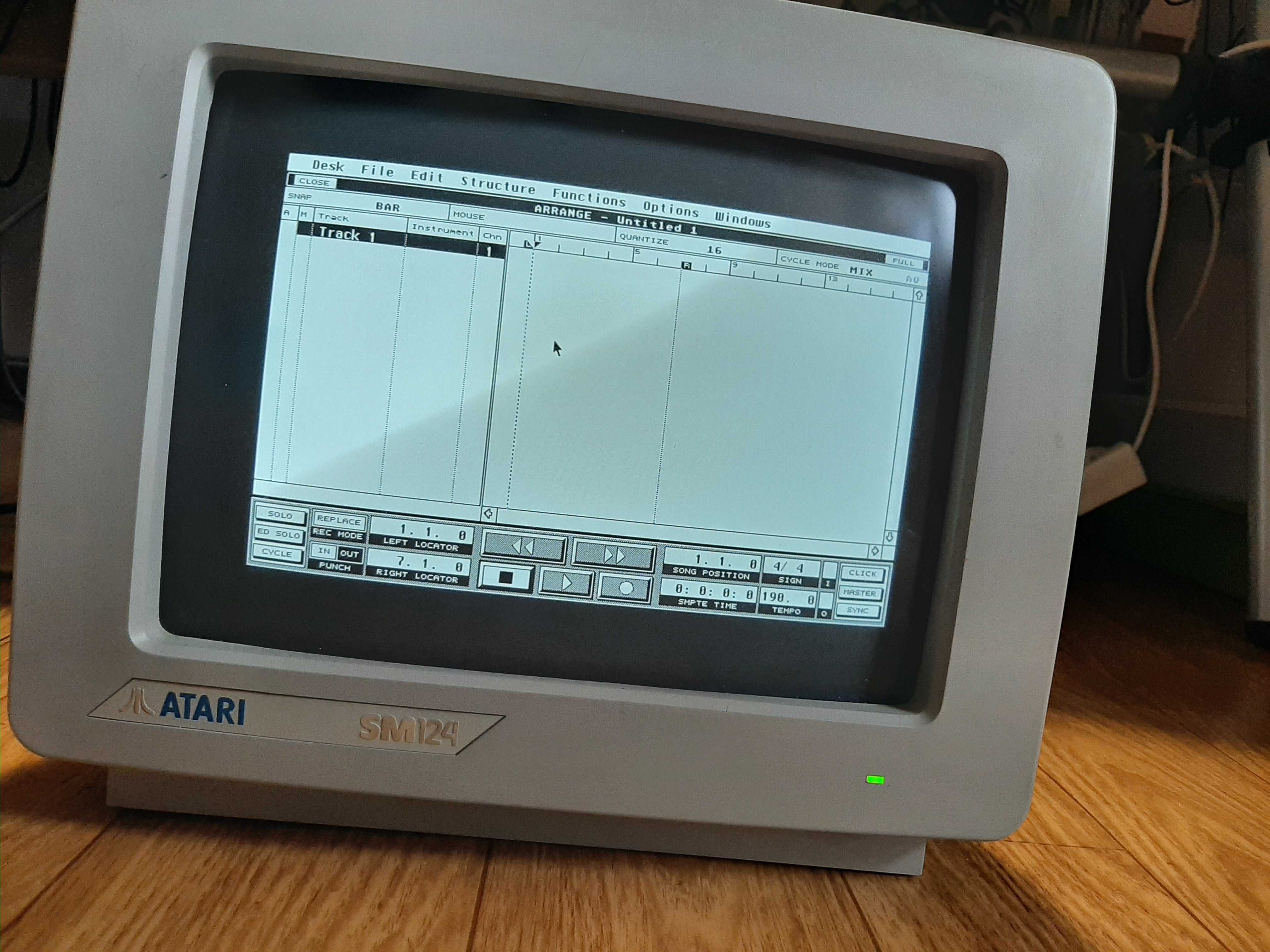 Atari 1040st + SM124 monitor