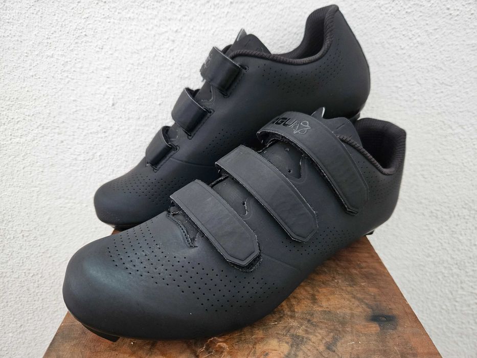 Sapatos AGU n°44 + Travessas *novos*