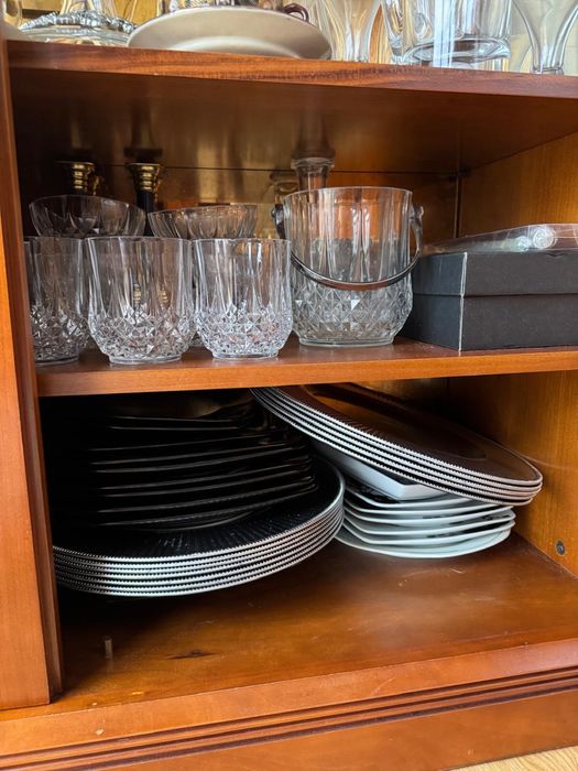 Armário Cerejeira Madeira Maciça + Vidro