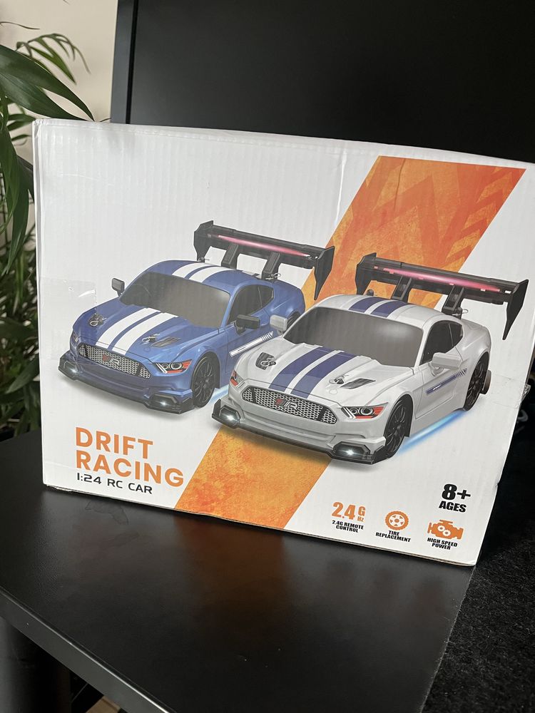 Samochód na pilot, zdalnie sterowany do driftu rc mustang Auto