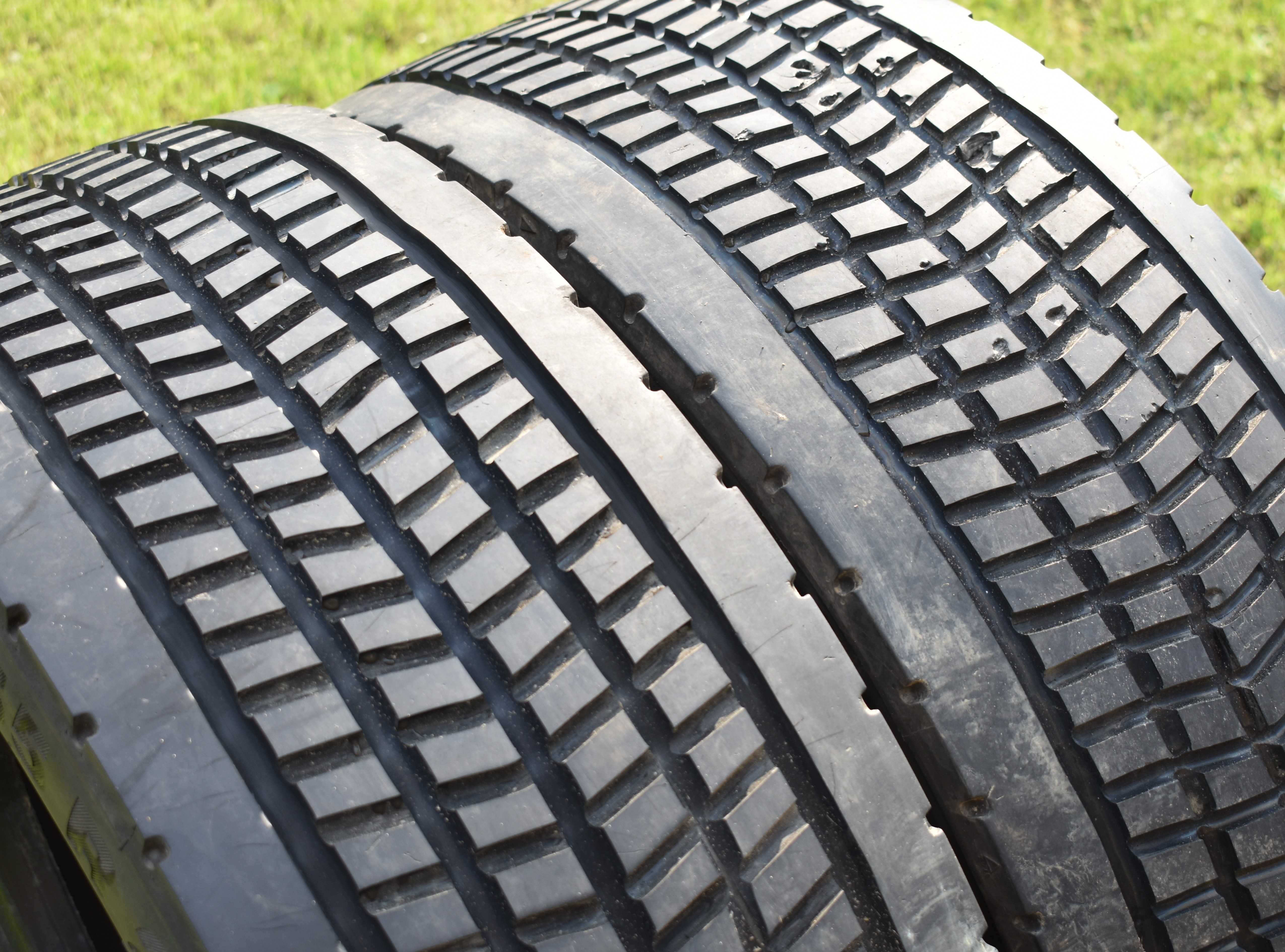 Opona 295/55 R22.5" Nacinana w bardzo dobrym stanie