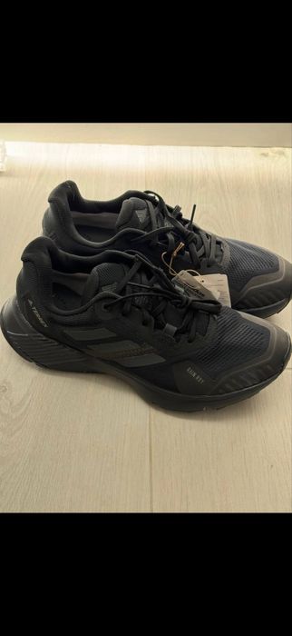 Продам кроссовки Adidas Terrex