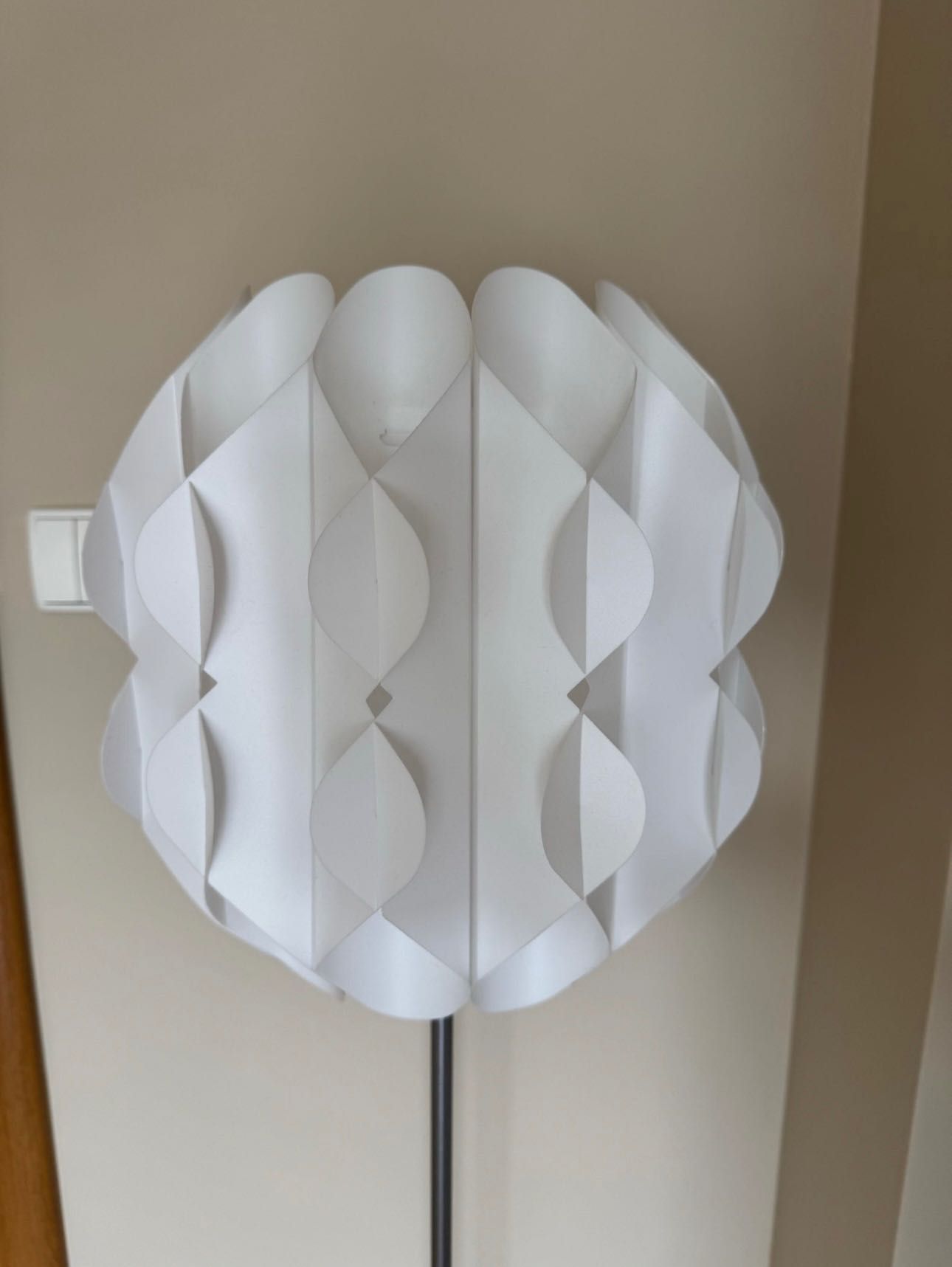 Lampa podłogowa biała