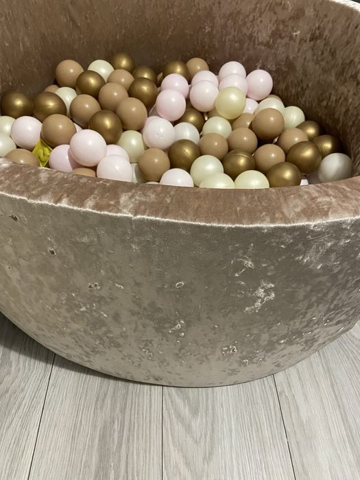 Дитячий сухий басейн з кульками
