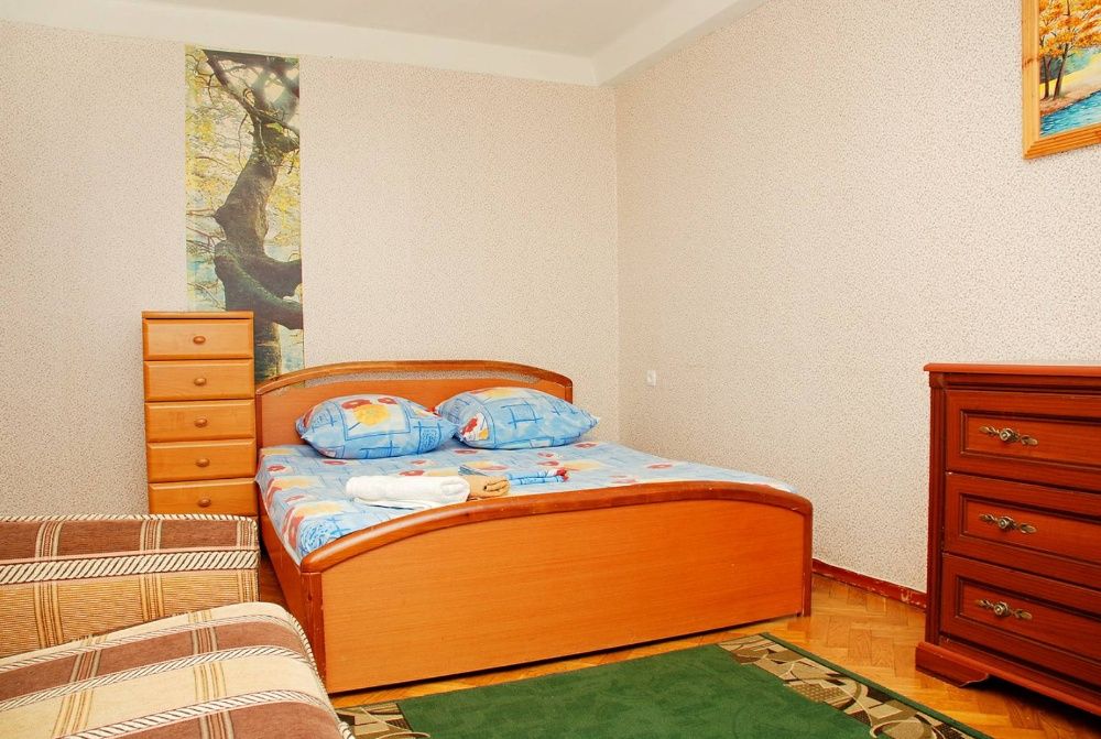 Однокімнатна.  Метро Дружби народів.  Печерськ.