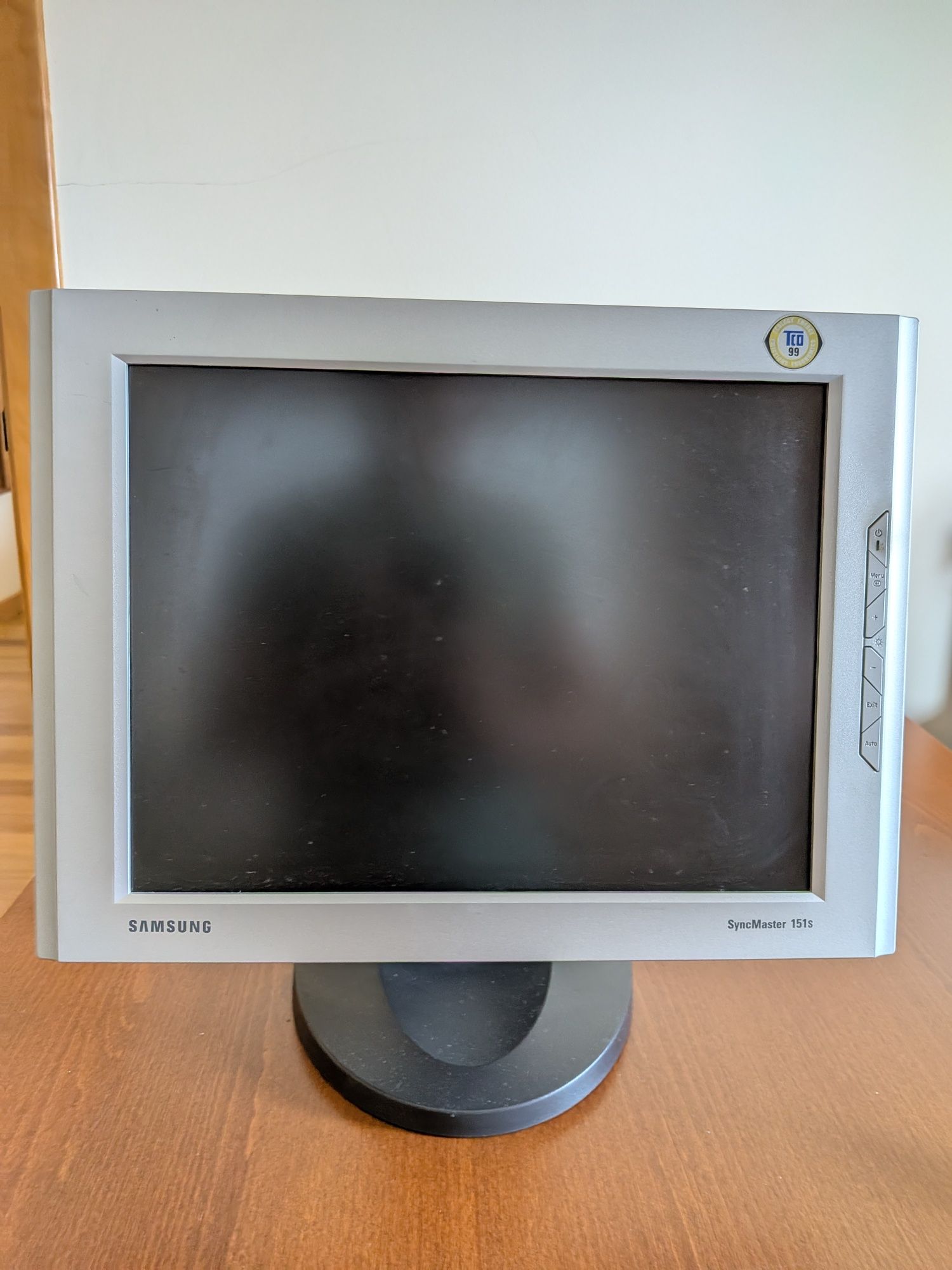 Monitor Samsung SyncMaster 151s - Clássico e Funcional!