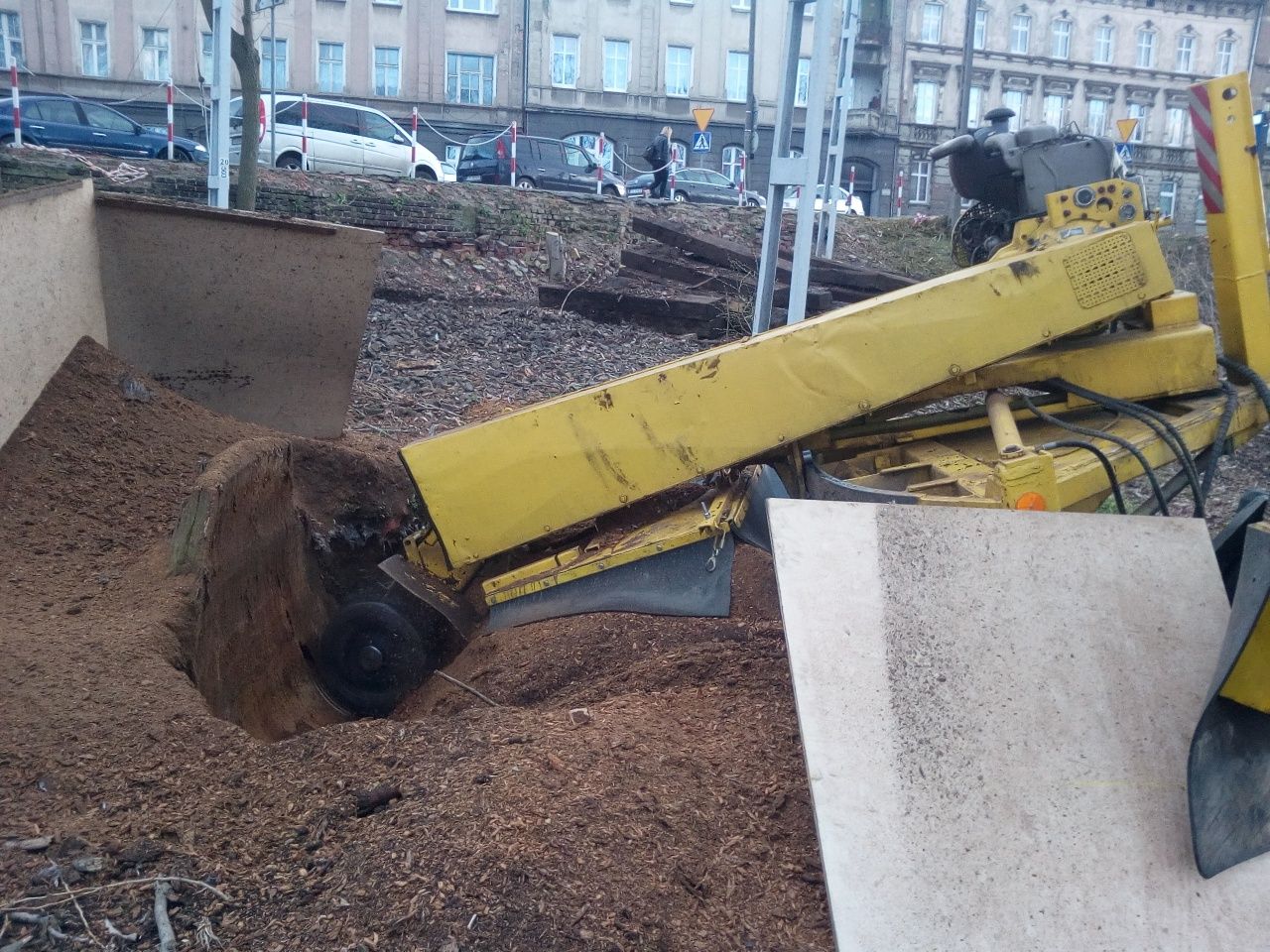 Likwidacja sadów zarośli krzaków krzewów wycinka frezowanie mulczer