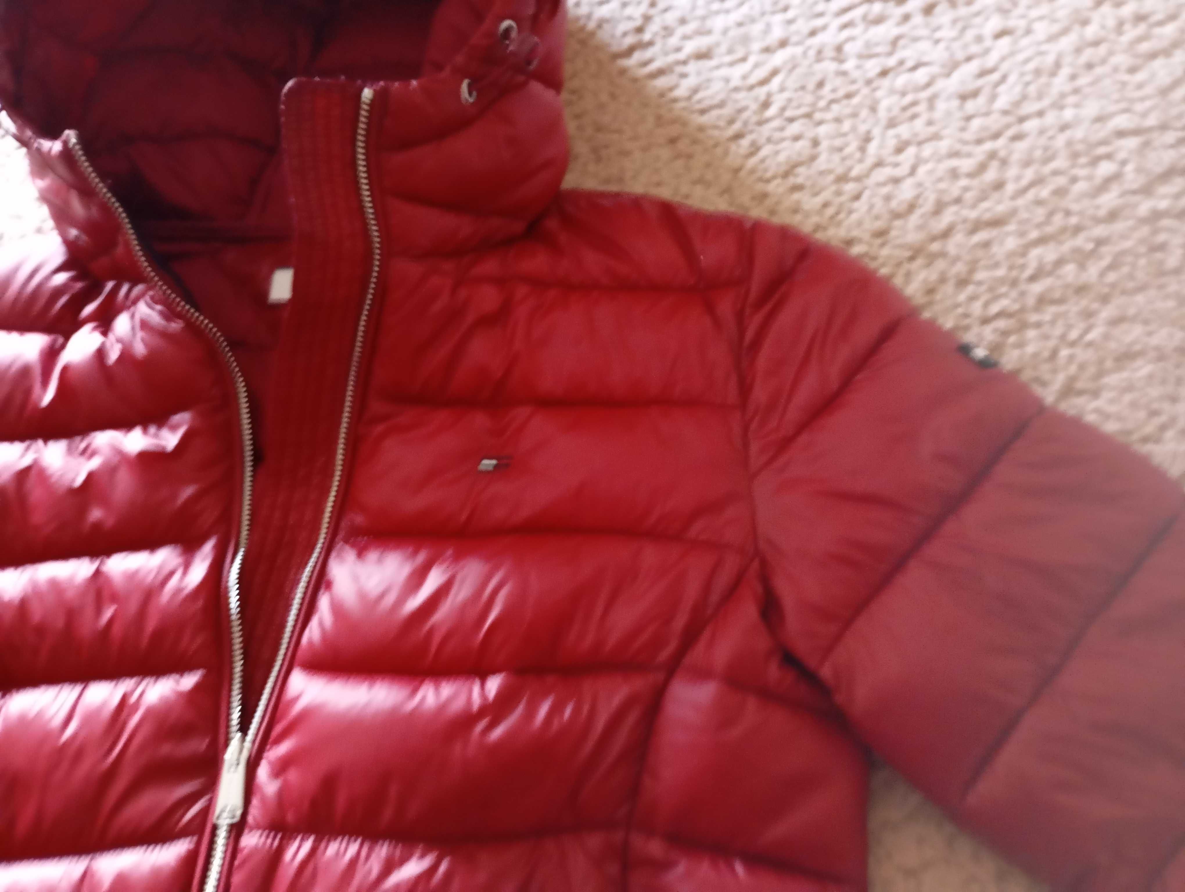 Kispo cor cereja, tamanho S, Marca Tommy Girl.