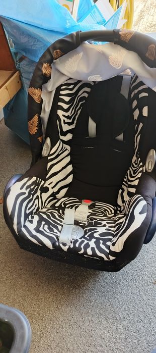 Nosidełko z bazą maxi cosi.