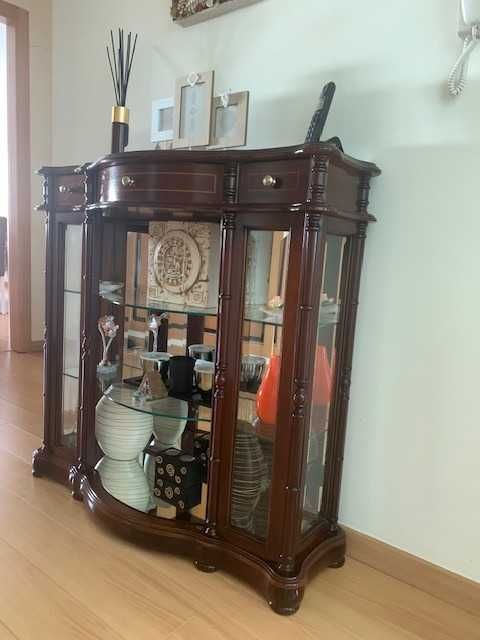 Consola em Nogueira