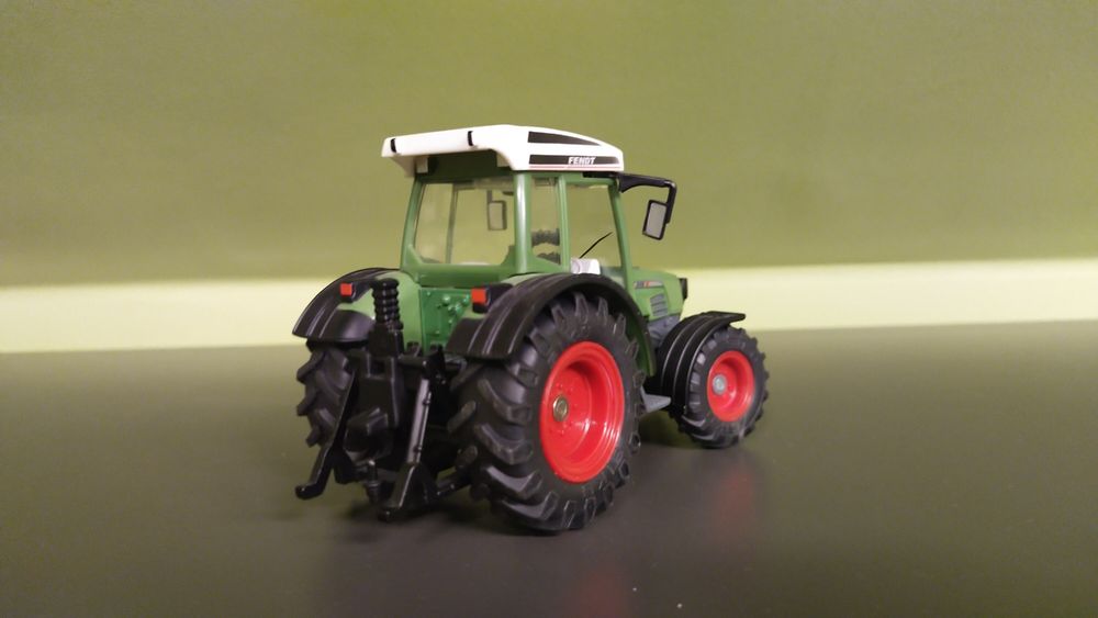 Siku traktor Fendt sadowniczy 1 32