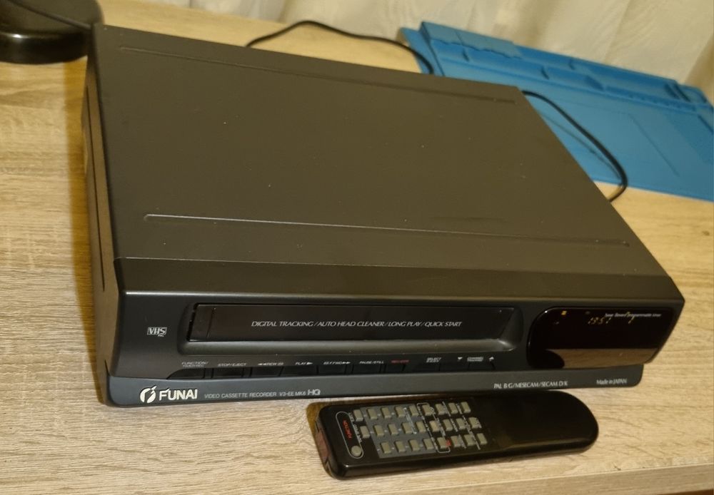 Magnetowid Funai z pilotem