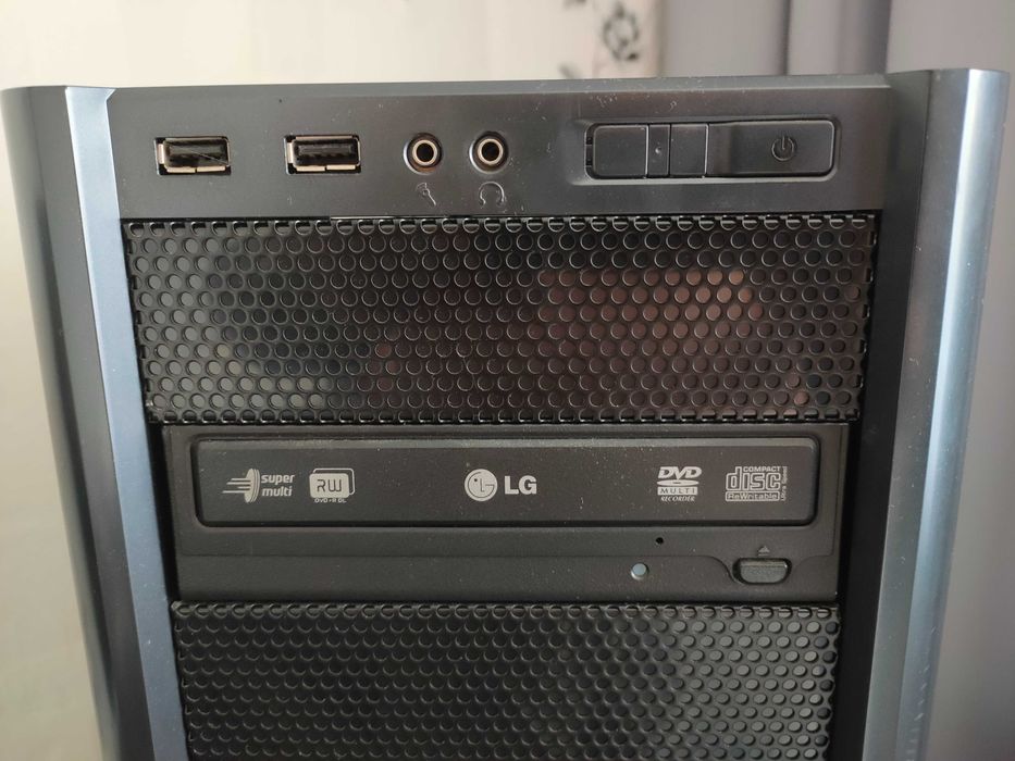 Komputer stacjonarny + monitor Dell 2407WFPb