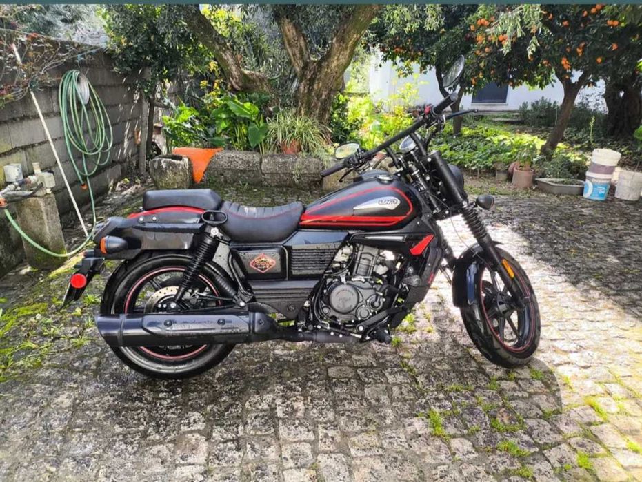 Renegade Vegas 125 – Ano 2022 – Só 2107 km – Impecável!