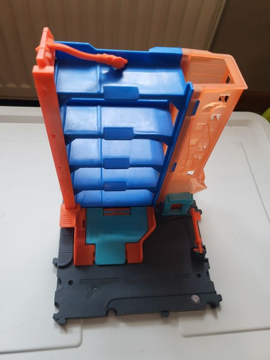 Hot wheels city garaz