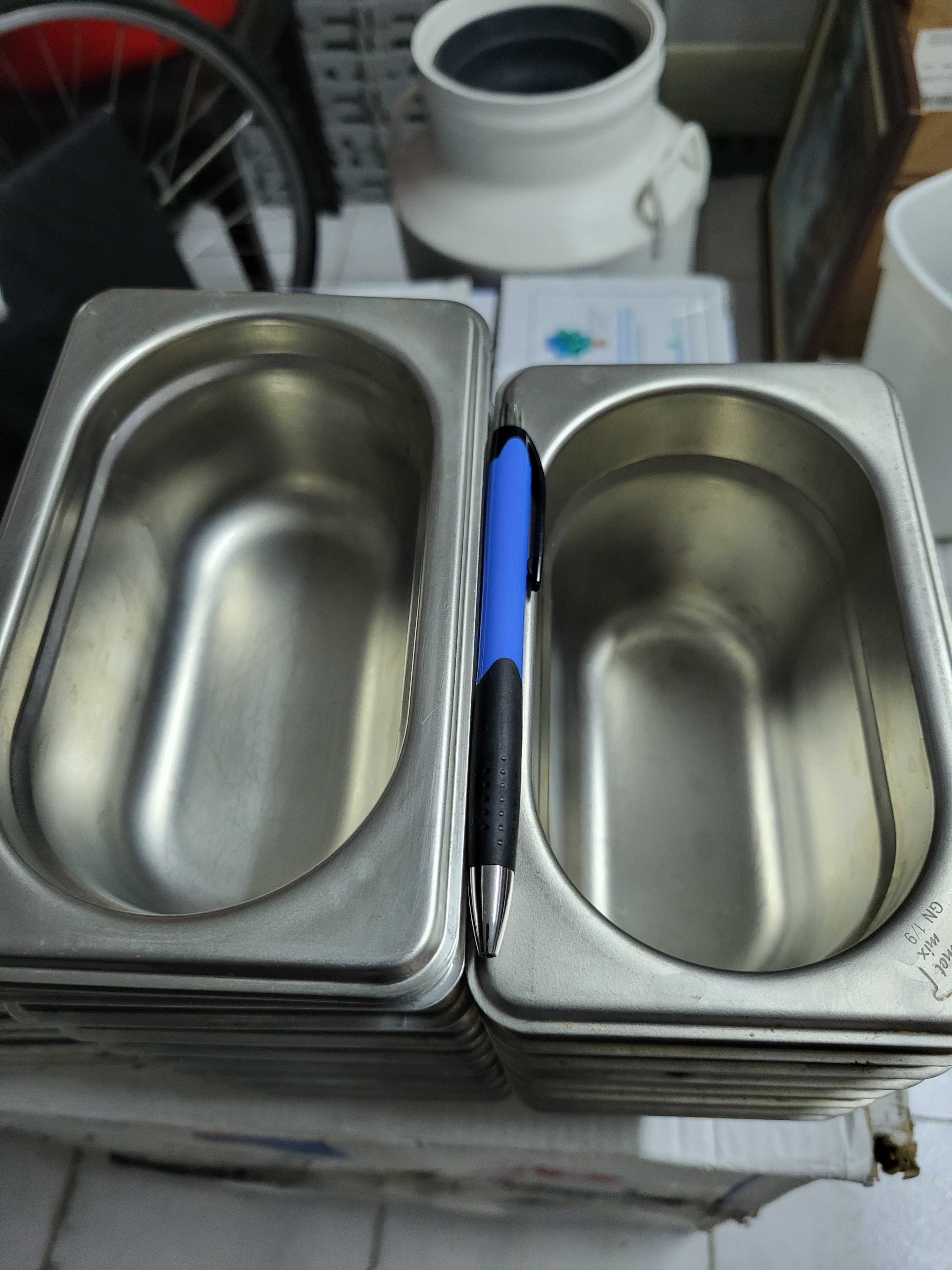 24 cubas pequenas em aço inox/  24  small stainless steel vats.