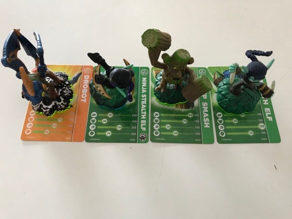 vários Skylanders