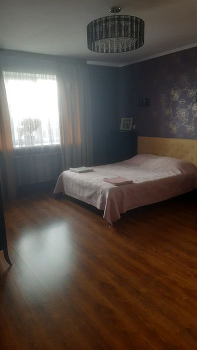 ЛЮКС . .Недалеко від центру. Біля медичного університету ім.