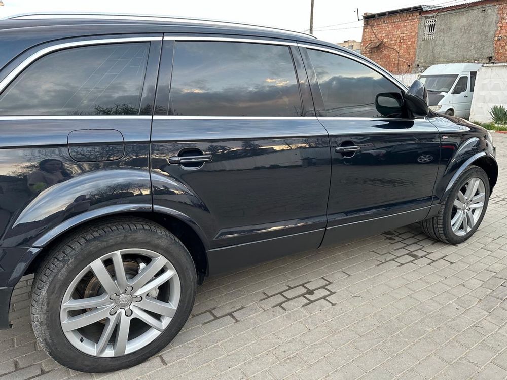 Продам автомобіль Audi Q7