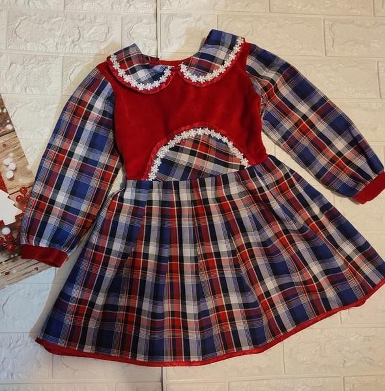 Два нарядных  платья для девочки 3-5 лет+колготки