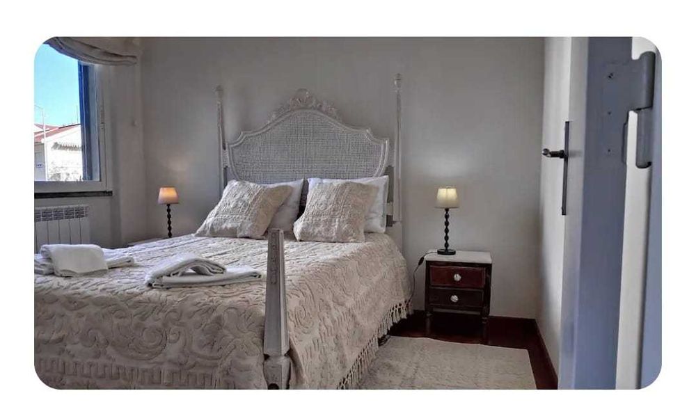 Cama vintage  com colchão novo