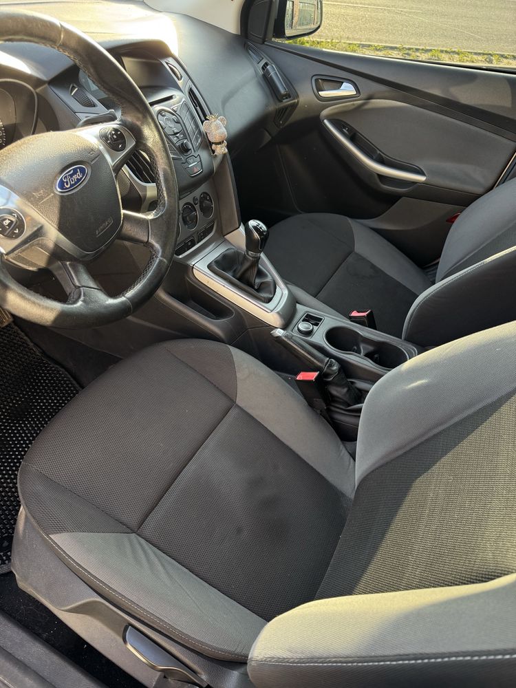 Ford Focus 2013рік 1л турбований двигун, економічний та спритний
