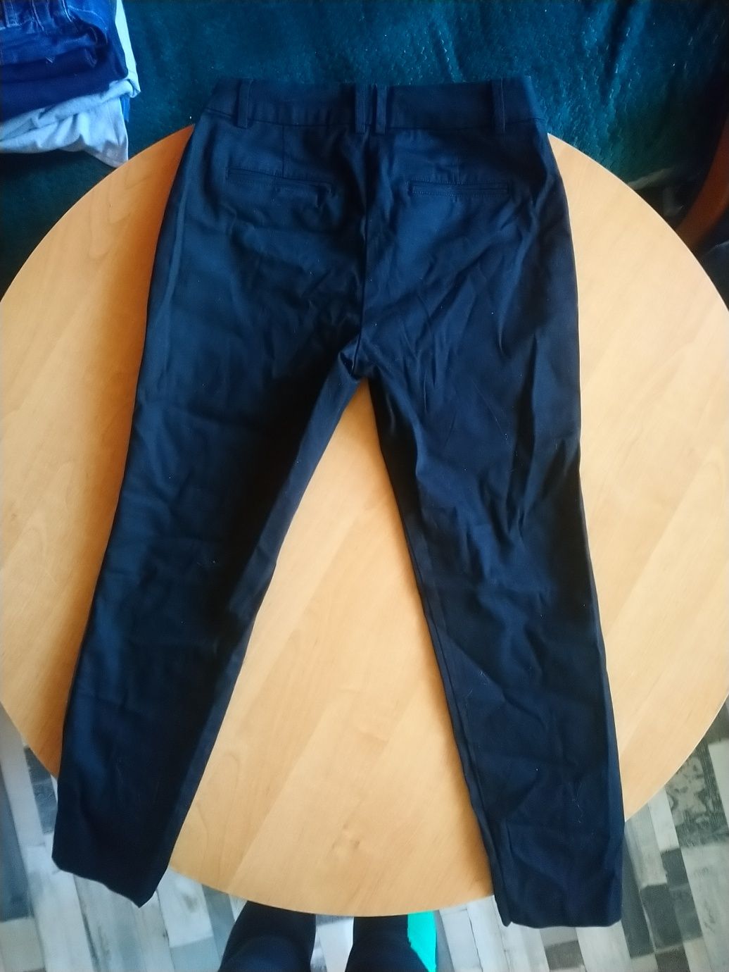 Czarne spodnie do kostek 38