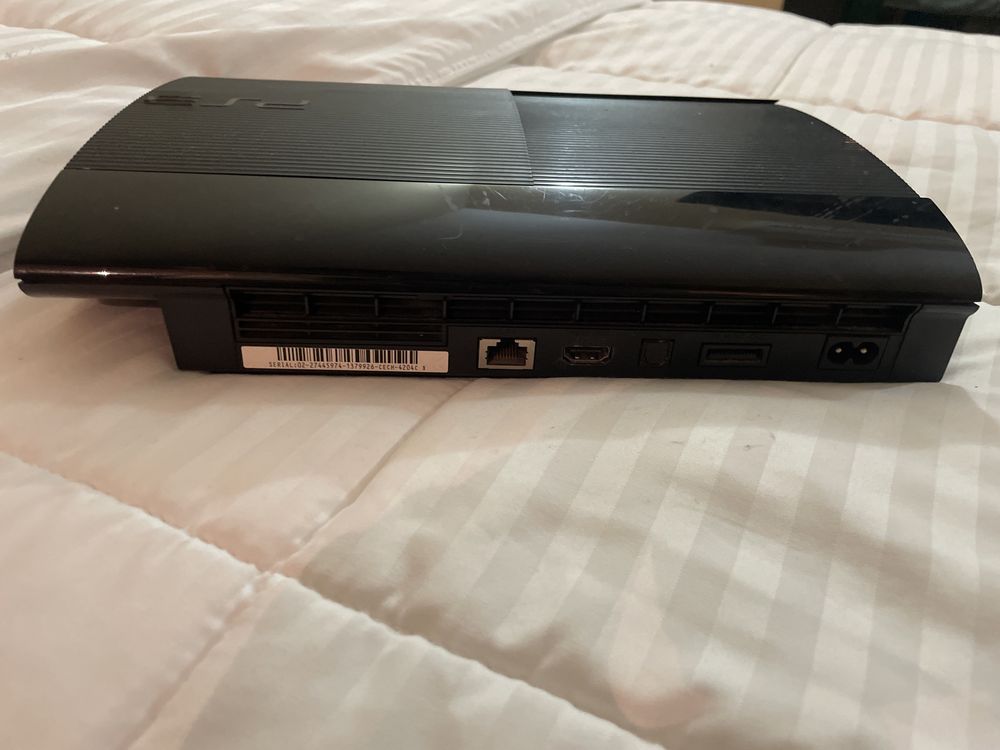 Playstation 3 Super Slim Model com dois comandos