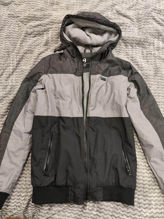 Продам куртку Cropp