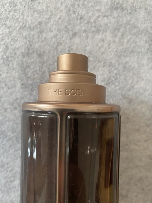 Pusty flakon po perfumach Hugo Boss