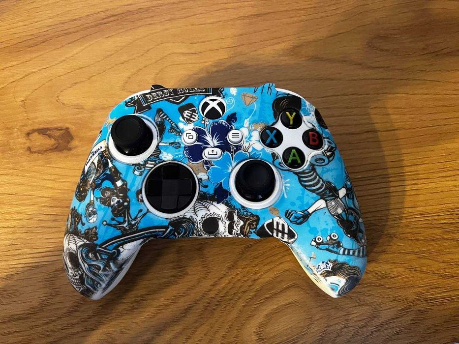 Xbox series s в хорошому стані + додатковий контролер + акумулятори