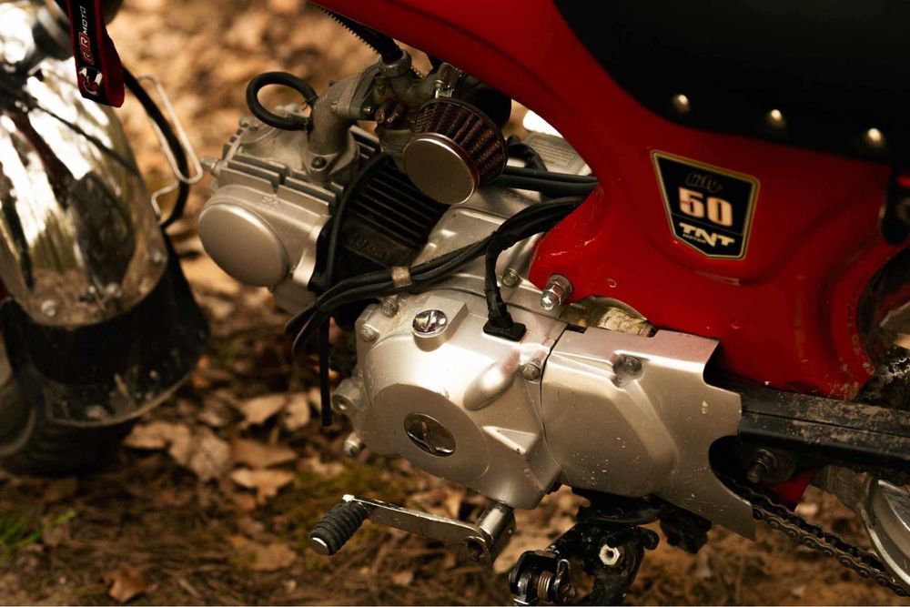 Honda dax st50 (skyteam)