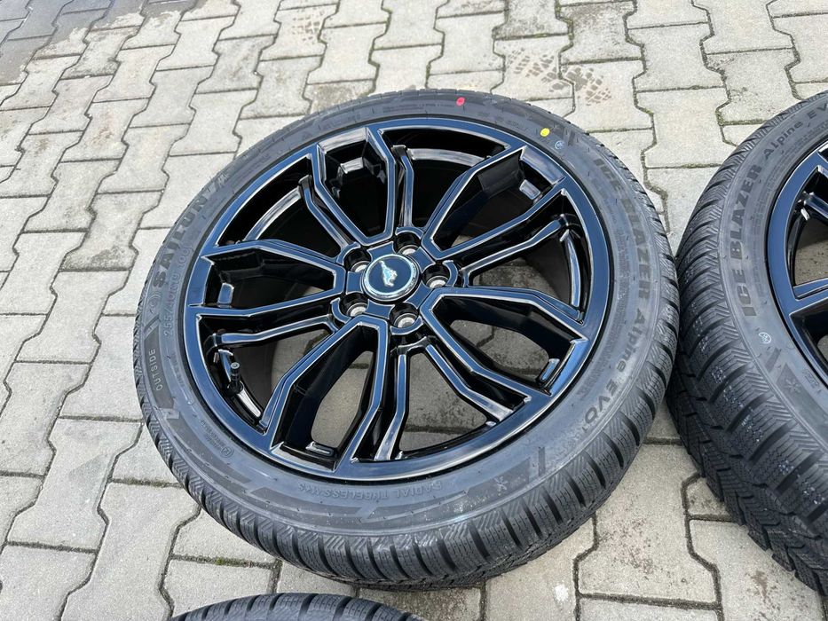 5x114,3 8,5j x 19" et50 Ford Mustang OE komplet zimowe NOWE OPONY TPMS