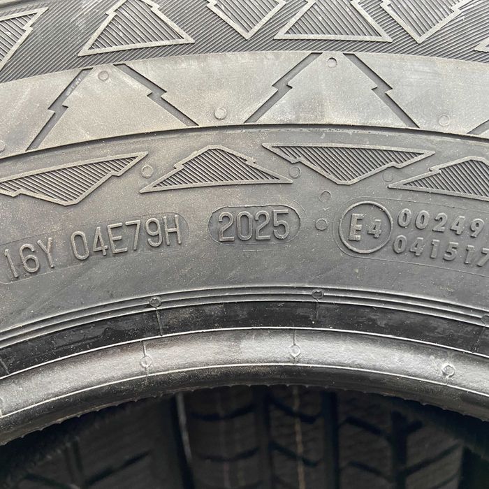 Шини 235/65 r16c Continental VancoWinter 2  25рік
