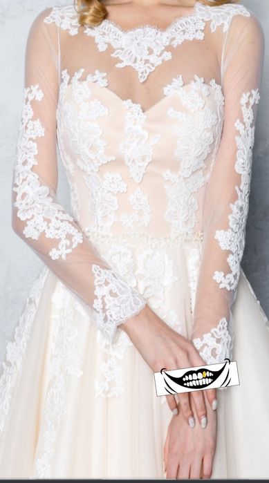 Весільна сучасна сукня