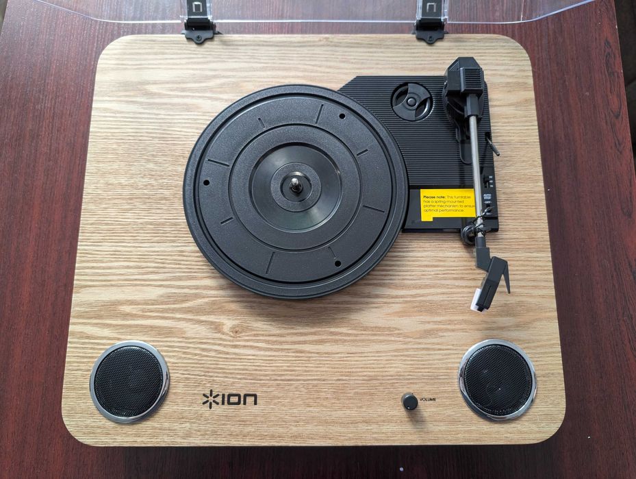 Gramofon ION Max LP z wbudowanymi głośnikami i USB