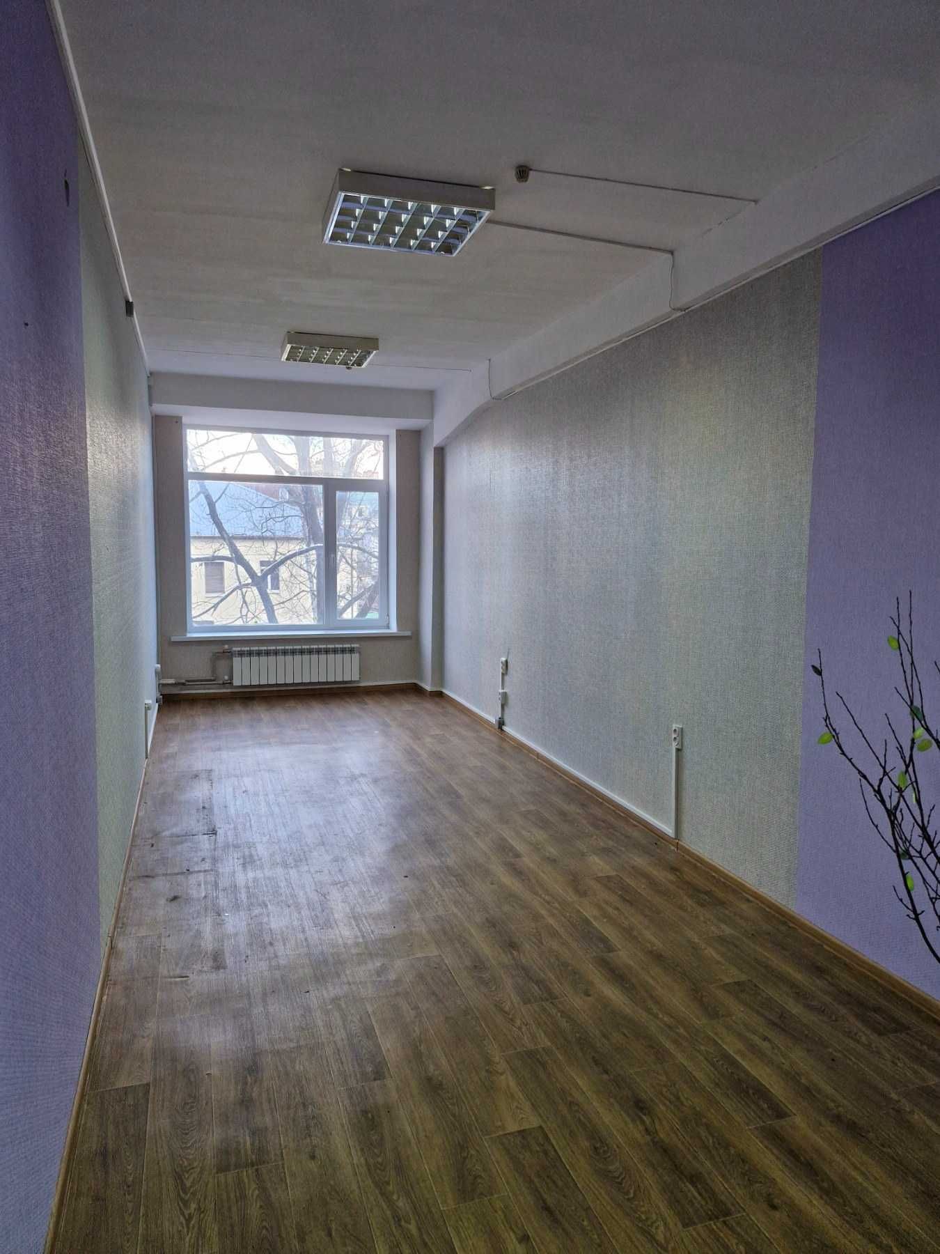 Центр. Продам приміщення, офіс. Окремий блок в бізнес-центрі.