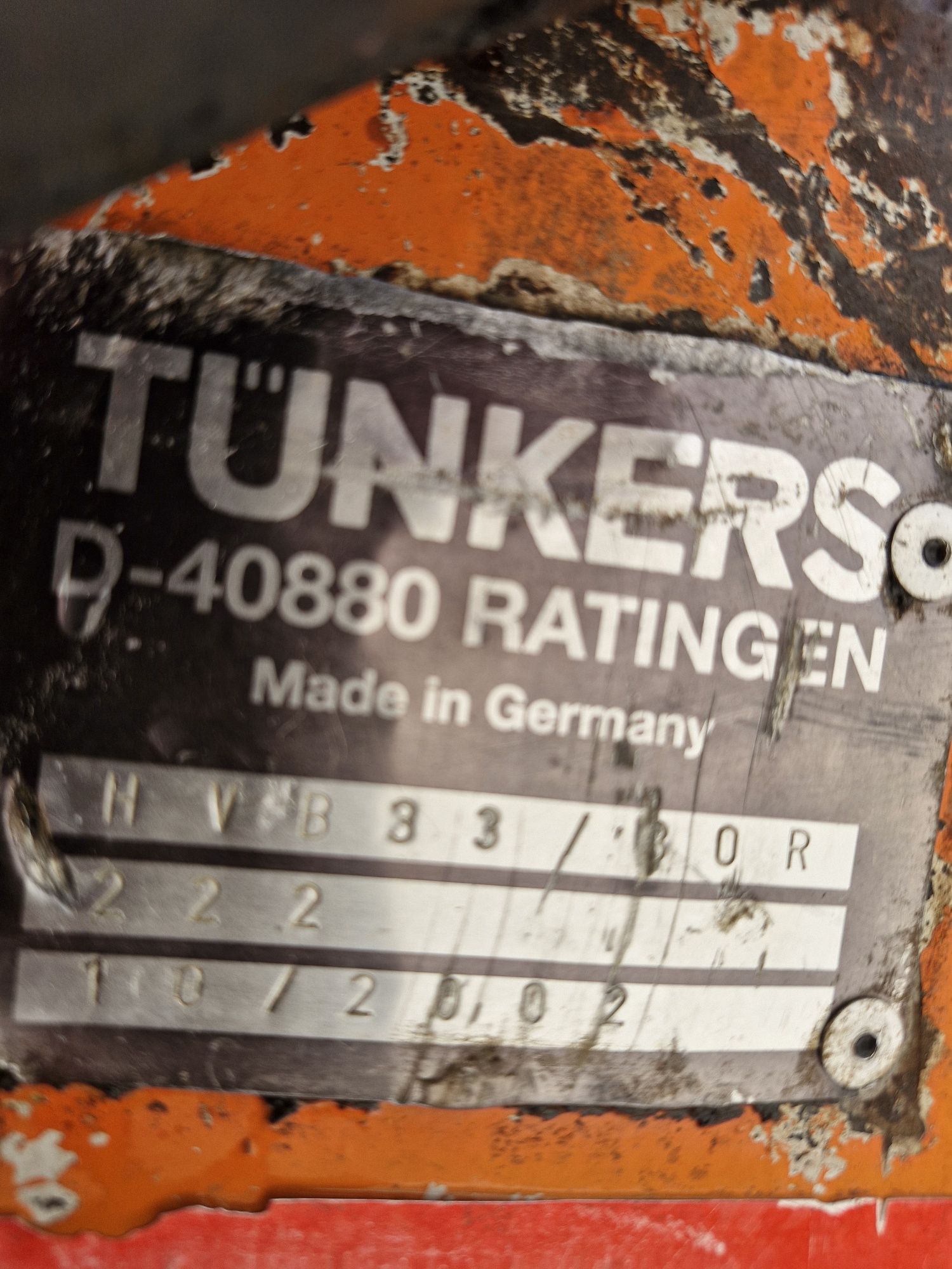 Wibromłot Tunkers gotowy do pracy
