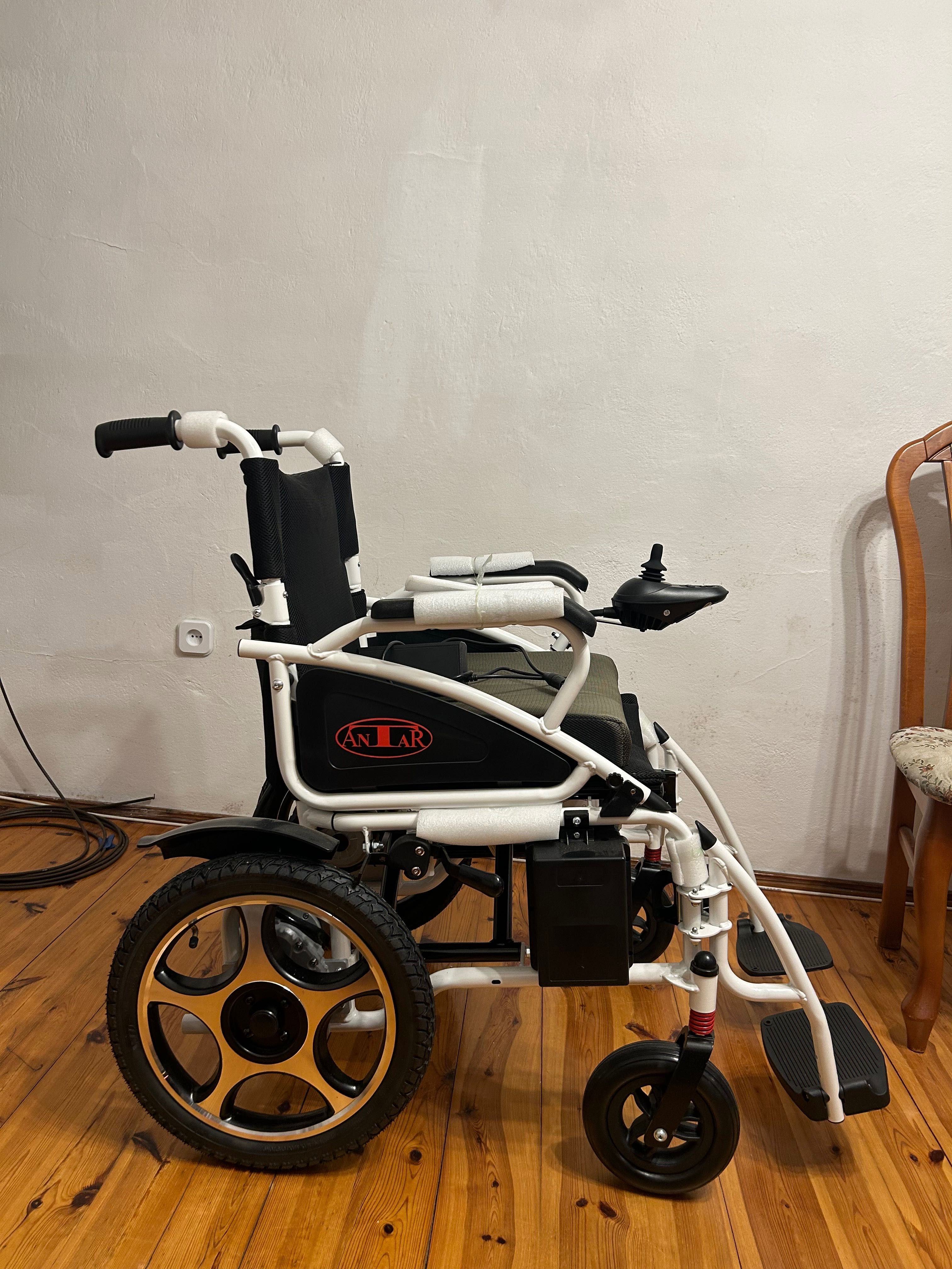 Wózek inwalidzki elektryczny AT52304