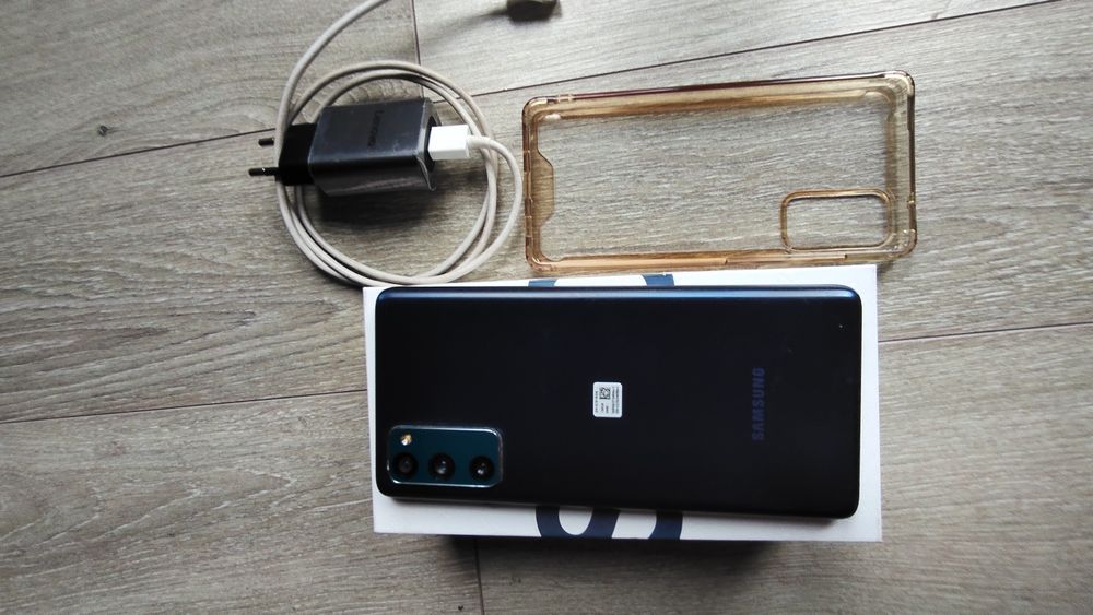 Telemovel Samsung Galaxy S20 FE 5G  em perfeito estado