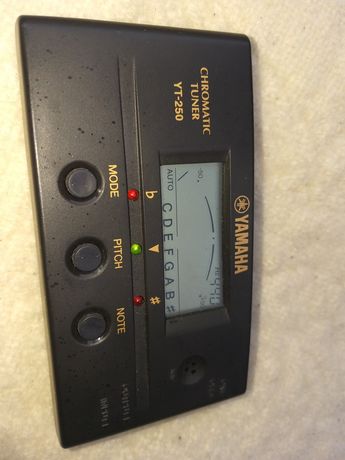 Tuner chromatyczny Yamaha YT-250.