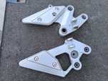 Крышка генератора,кронштейны подножек,подножки Yamaha FZ6N 2004-09
