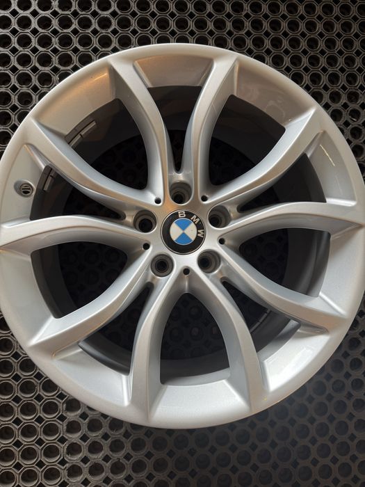 Alufelga BMW 5x120 9 J x 19” ET 18 6•858•873