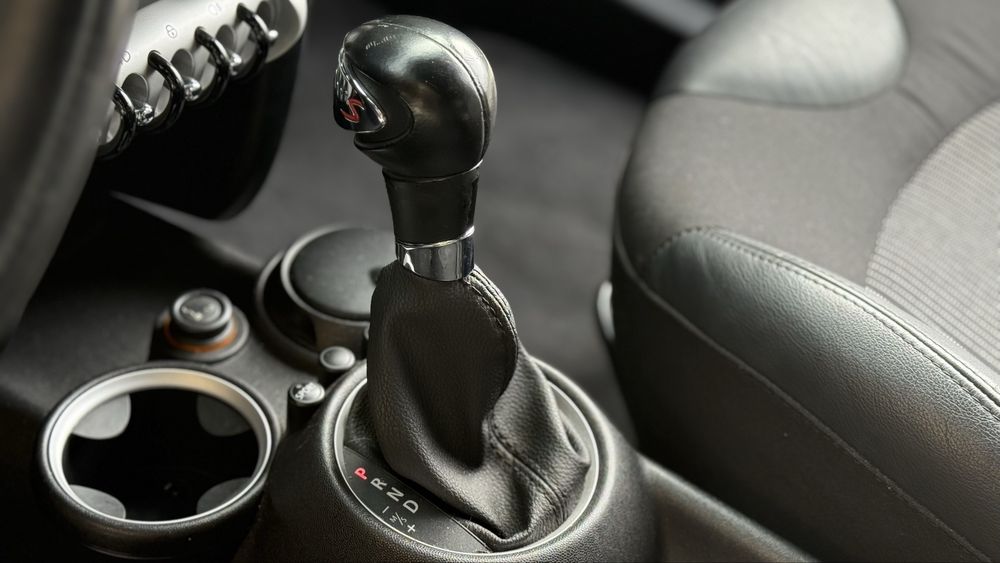 Mini Cooper S - Automatico (NACIONAL) com patilhas F1 no volante