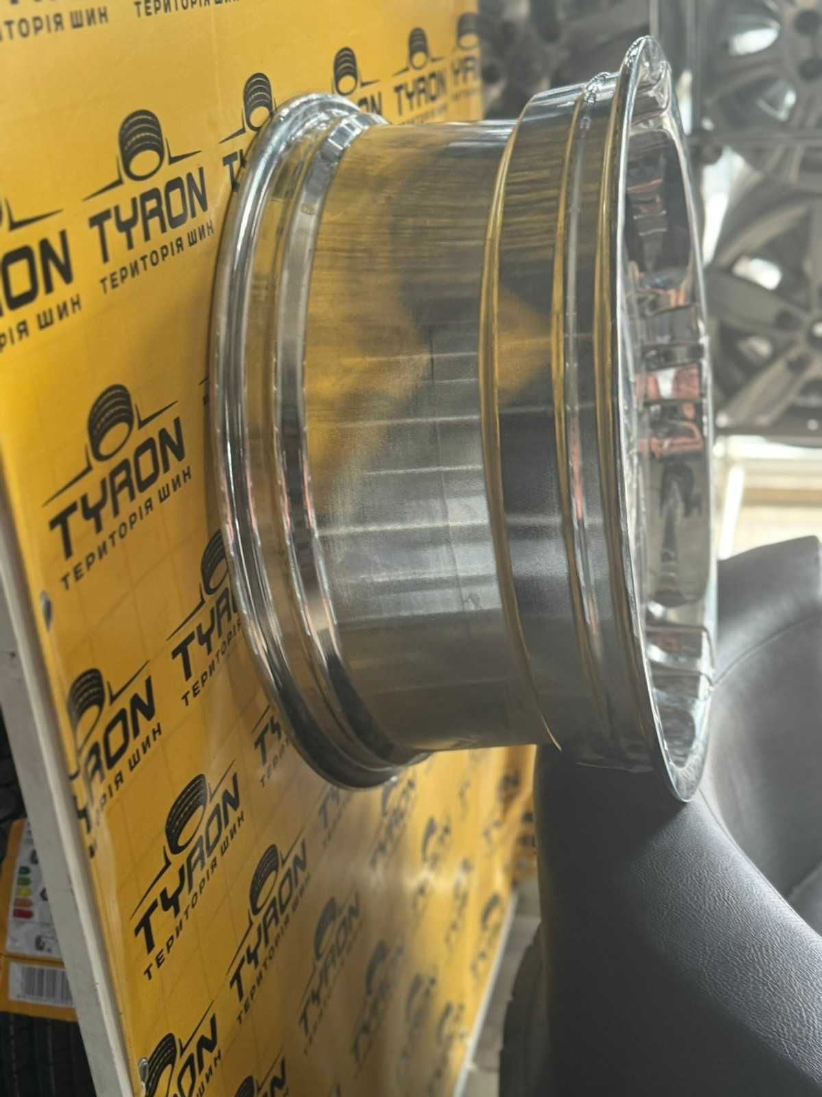 Нові титанові диски R20 6*139.7 8.5J ET15 DIA108.1 VERDE V78 HELIX