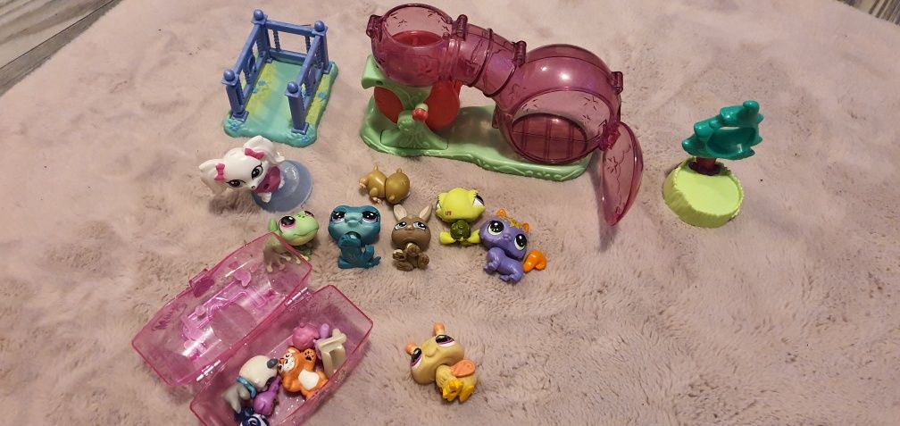Domek LPS z figurkami
