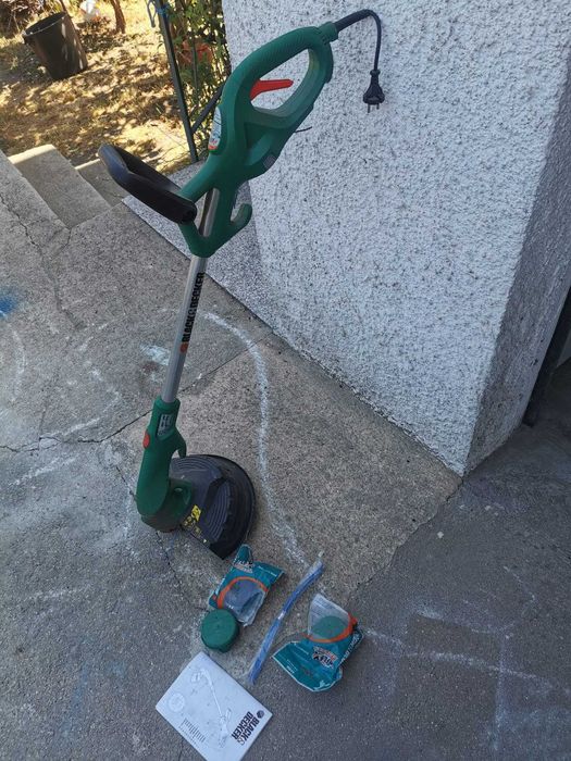 Aparador de relva Black Decker mais acessórios