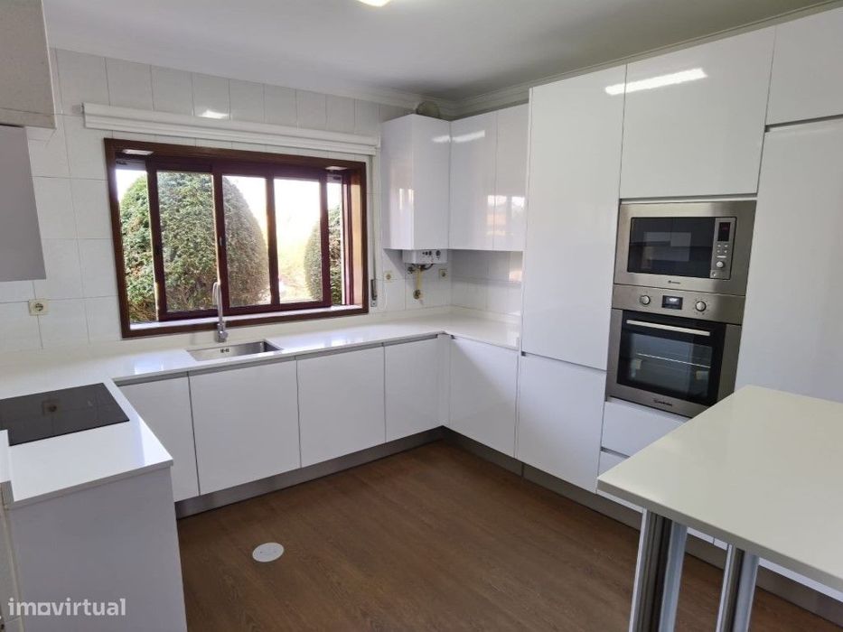 Apartamento T1+1 a 500m da Praia de Salgueiros em Canidelo, Vila No...