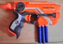 Pistola Nerf Xshot e Firestrike Elite.